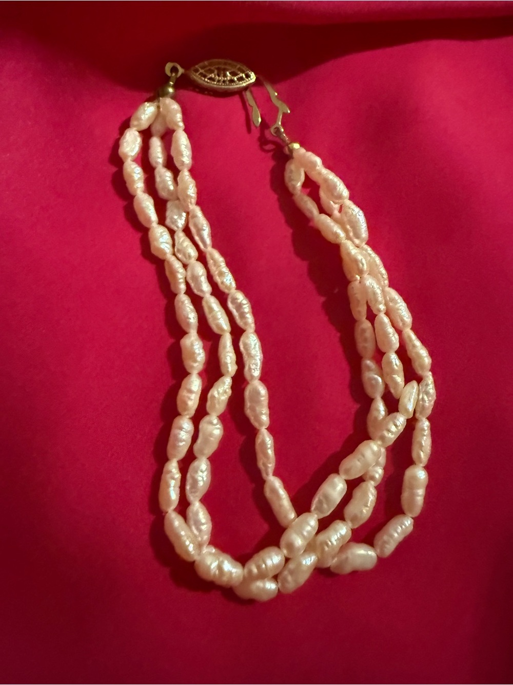 Vintage Rice Pearl three strand bracelet with Gold Clasp - Picture 6 of 9